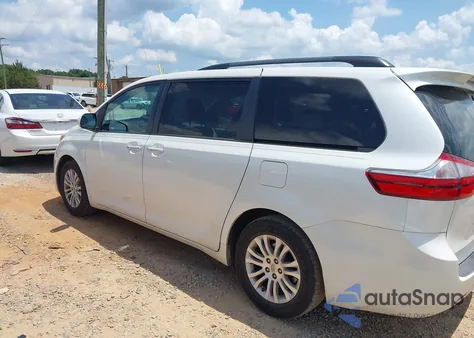 2015 Toyota Sienna Xle 8 Passenger z USA, uszkodzony, nr VIN 5TDYK3DC2FS689838